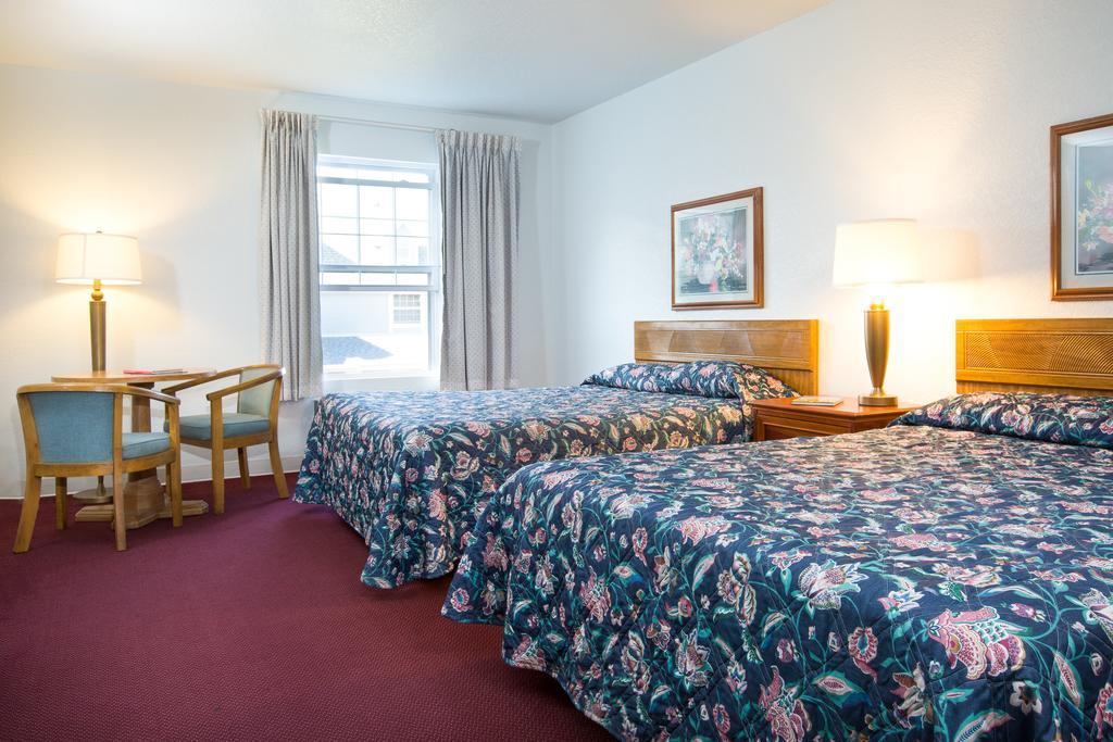 Clearwater Lakeshore Motel Mackinaw Stadt Zimmer foto
