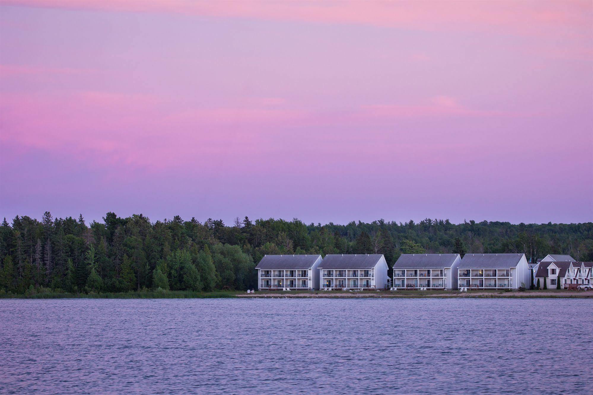 Clearwater Lakeshore Motel Mackinaw Stadt Exterior foto